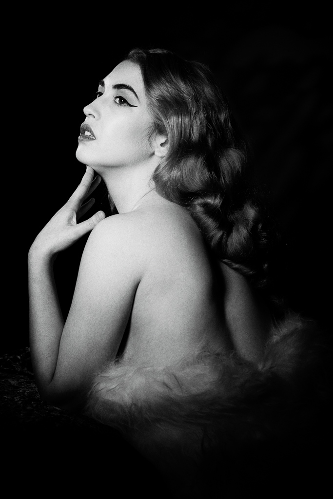 noir_4300_graphic